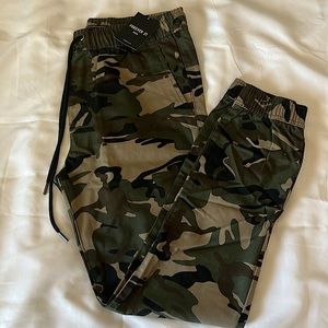 🚨NWT Forever 21 Men Jogger Camo Woven Pant.